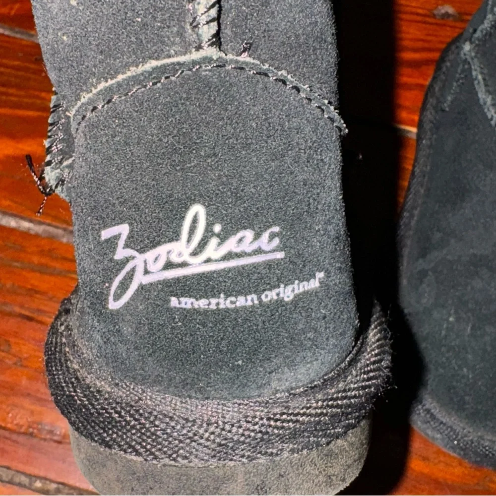 Zodiac black fur